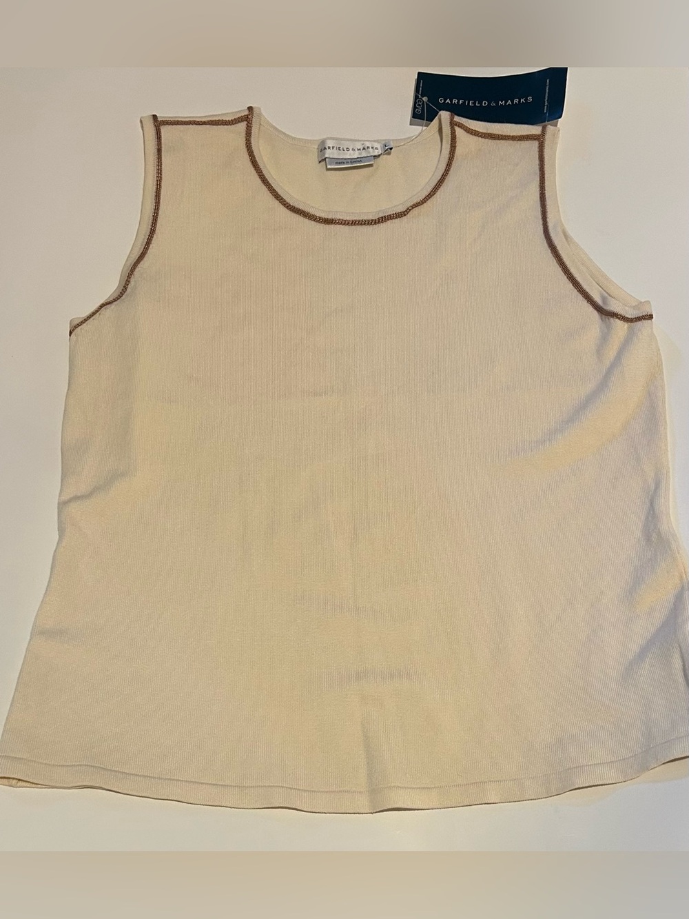 New Garfield & Marks Top Soft White with Gold Piping Holiday Outfit size Large